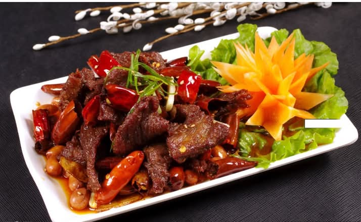 Spicy stir-fried beef 香辣牛肉